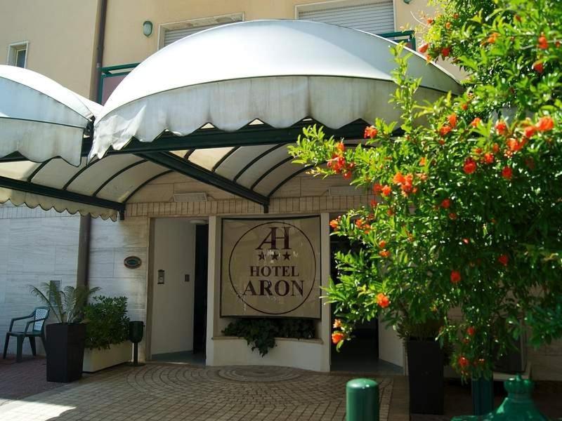 Hotel Aron Rimini Exterior foto