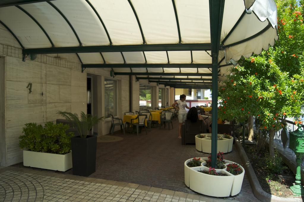 Aron Hotel Rimini Exterior foto